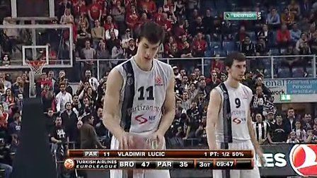 英超官方宣布裁判新规，新科技判罚引争议（英超出台裁判新规，高科技介入判罚引发热议）