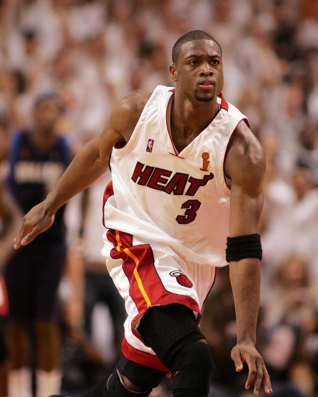 佩雷茨将与未婚妻在周二结婚，周三举办1000人参加的庆祝活动（佩雷茨周二与未婚妻完婚，周三举行千人庆典）