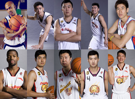 英超联赛：狼队七连败接受现实，曼彻斯特联继续沉沦（英超：狼队吞下七连败的苦果，曼联颓势不止）