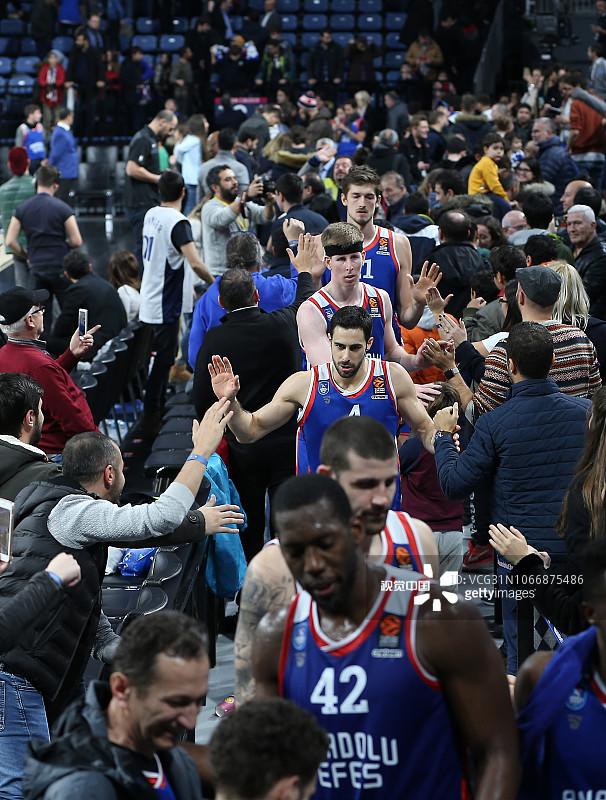 德甲战报：昂达夫戴帽+绝平，多特蒙德3-3斯图加特（德甲快讯：昂达夫上演帽子戏法压哨扳平，多特蒙德3-3战平斯图加特）