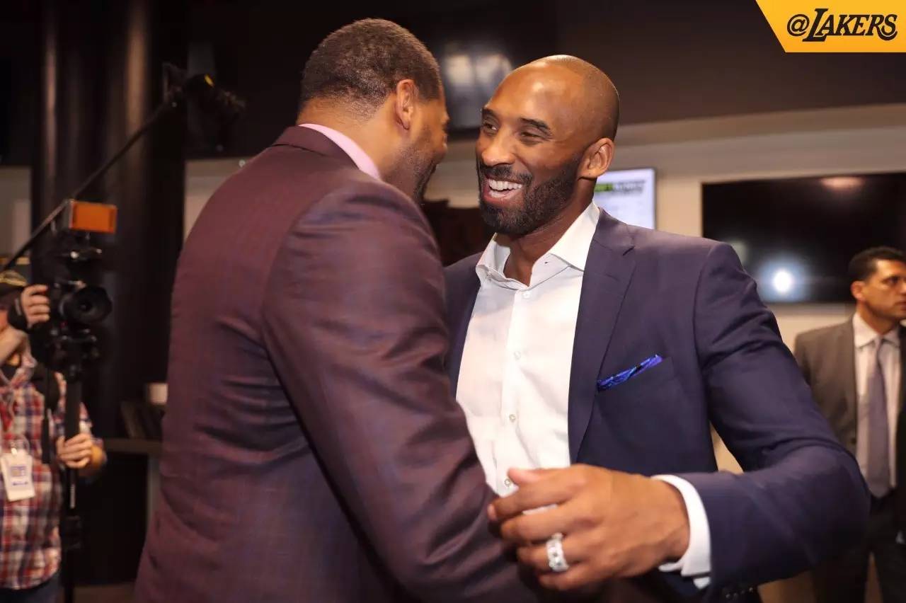 三连败！利物浦1-4埃因霍温，范戴克送点，德里乌赫双响（利物浦遭三连败：1-4不敌埃因霍温，范戴克送点，德里乌赫梅开二度）