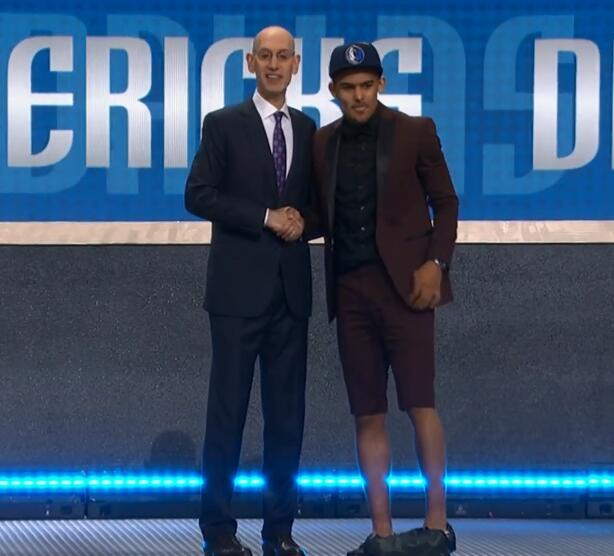 吾米提江：看到冠军奖杯，还是觉得一点也不累、一切都值得（吾米提江：冠军奖杯在手，再多辛苦也值了）