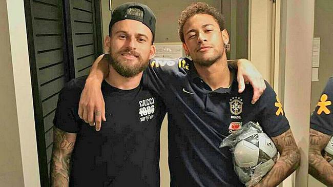 可圈可点！陈国豪半场5中4拿到11分5板全队最高 罚球4中3（状态火热！陈国豪半场5投4中砍下11分5篮板全队最高，罚球4罚3中）