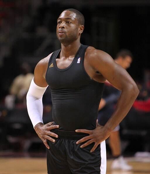 戈贝尔致命失误，华子加时险些逆转掘金，约基奇超神三双创纪录！（戈贝尔关键失误，爱德华兹加时险翻掘金，约基奇神级三双刷新纪录）