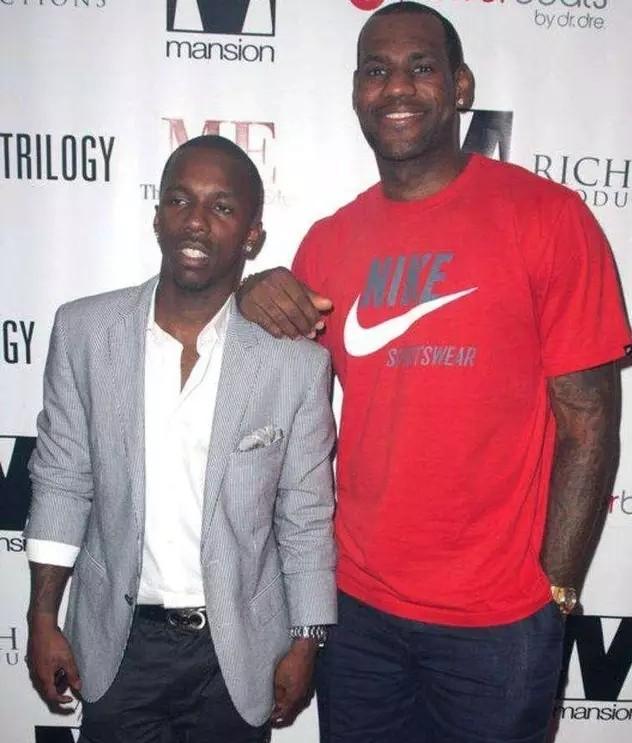 西甲：巴萨主场3-0完胜瓦伦西亚（西甲-巴萨主场三球零封瓦伦西亚）