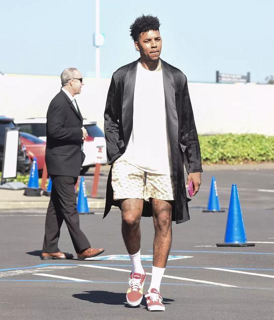 克莱谈莫兰特：说的都是些没脑子的话，没有任何深度（克莱评莫兰特：言辞欠思考，毫无深度）