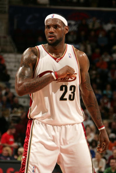 米体：泽林斯基本有望德比首发，但国家队赛后他出现身体问题（米体：泽林斯基预计德比先发，但国家队赛后出现身体不适）