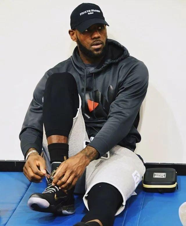 准三双！普里查德全场24投13中得到33分8篮板10助攻（普里查德24投13中轰下33分8篮板10助攻，险些三双）