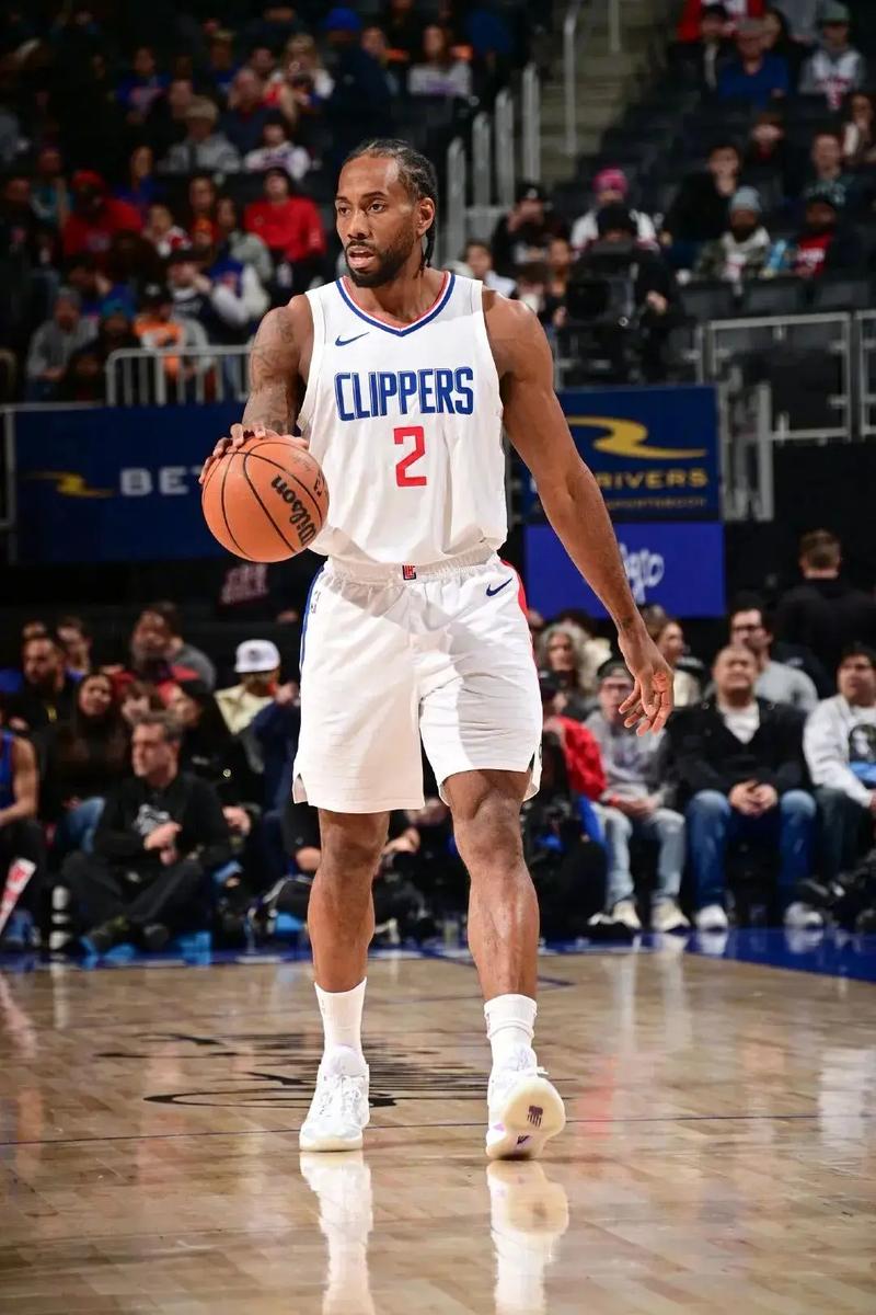 世界波，西乙阿尔瓦塞特球员莫尔西略打进一个超远距离进球（西乙阿尔瓦塞特球员莫尔西略轰入超远距离世界波）