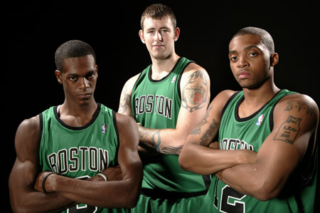 曼联三人非洲杯离队日期确定，无缘战维拉！落选奥纳纳清洗计划曝光（曼联三将非洲杯离队时间敲定，无缘战阿斯顿维拉；奥纳纳遭弃用与清洗计划曝光）