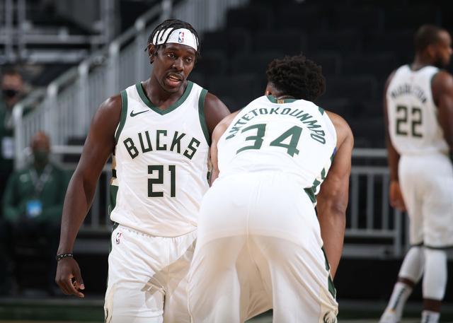 佩工：建议足球比赛使用后场违例规则，球过中线不能回传（佩工建议引入后场违例：过中线不得回传）