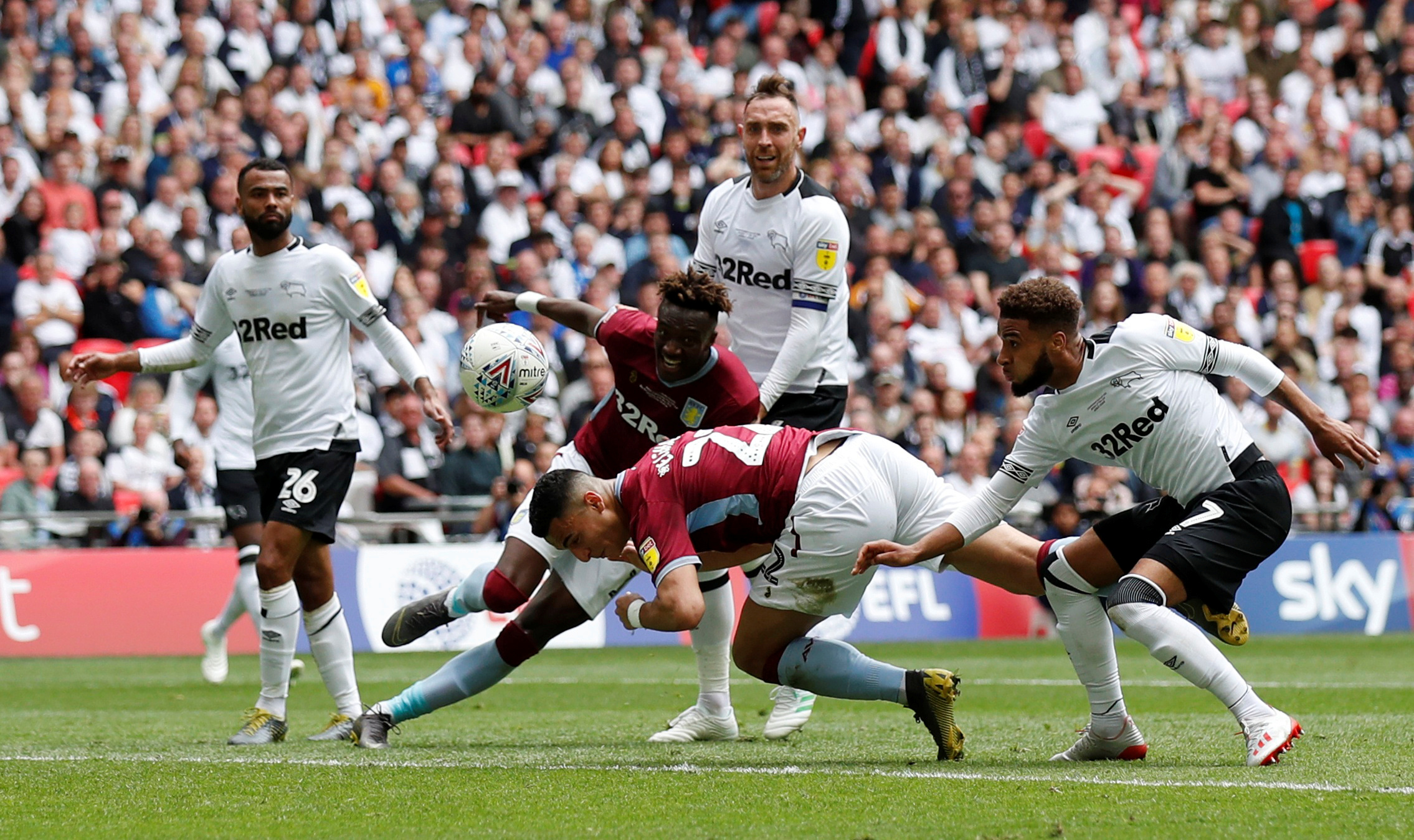 统治表现！韩旭狂轰28+13带队三连胜，正负值高达+35（韩旭爆砍28分13板率队豪取三连胜，正负值+35尽显统治力）