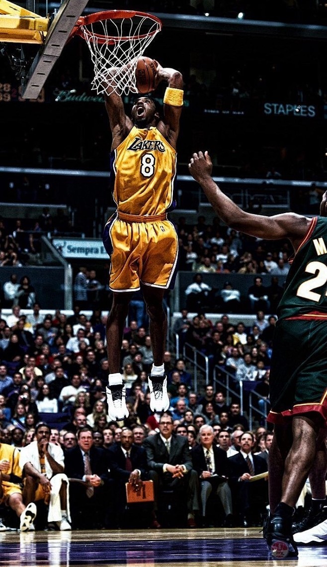 云南玉昆祝贺铜梁龙冲超：对从业余联赛起步的艰辛感同身受（云南玉昆祝贺铜梁龙冲超成功：同为业余起步，深知一路艰辛）