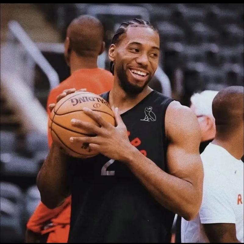 阿莫林：没去想5场不败我想的是2场没赢了；我们离完美还很远（阿莫林：不谈五场不败，只记得近两战未胜；我们离完美还差很远）