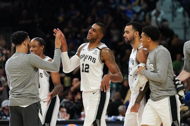 快船好起来了？Haynes：伦纳德将在周一对阵骑士的比赛中复出（Haynes：伦纳德周一战骑士复出，快船迎来利好）