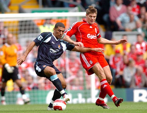 足球世界杯吉祥物亮相，造型引网友热评（世界杯吉祥物发布，外观引发网友热议）