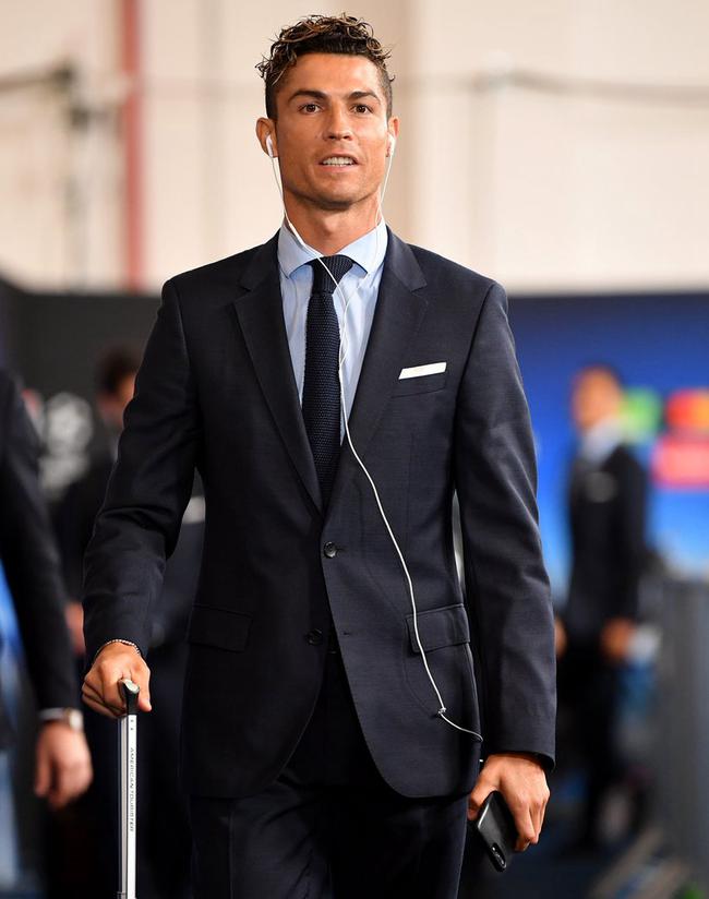 奥格斯堡vs勒沃库森：亚基奇、凯文-施洛特贝克首发，希克、霍夫曼出战（奥格斯堡迎战勒沃库森：亚基奇、凯文-施洛特贝克先发，希克、霍夫曼出战）